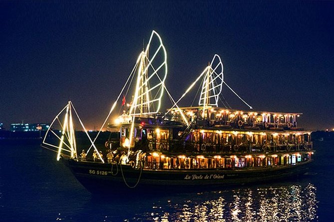 Private Ho Chi Minh by Jeep Evening Tour and Dinner Cruise - 6:00 pm Jeep loop: illuminated landmarks and easy orientation