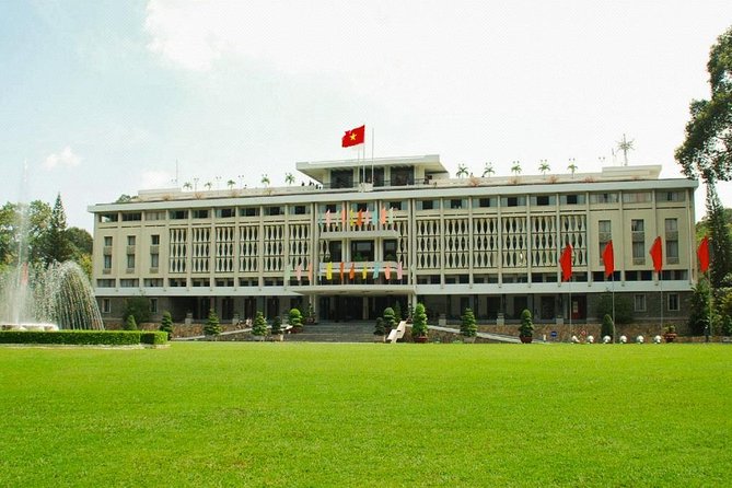 Private Ho Chi Minh City Discovery Full-Day Guided Tour - Lunch at a Local Restaurant and Then Ben Thanh Market for Souvenirs