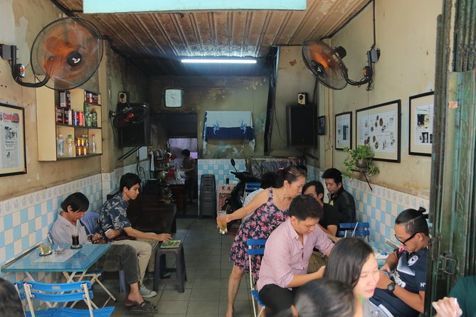 Private Ho Chi Minh Sightseeing and Food Tour by Scooter - Street-food tastings: how the guide helps you eat like a local