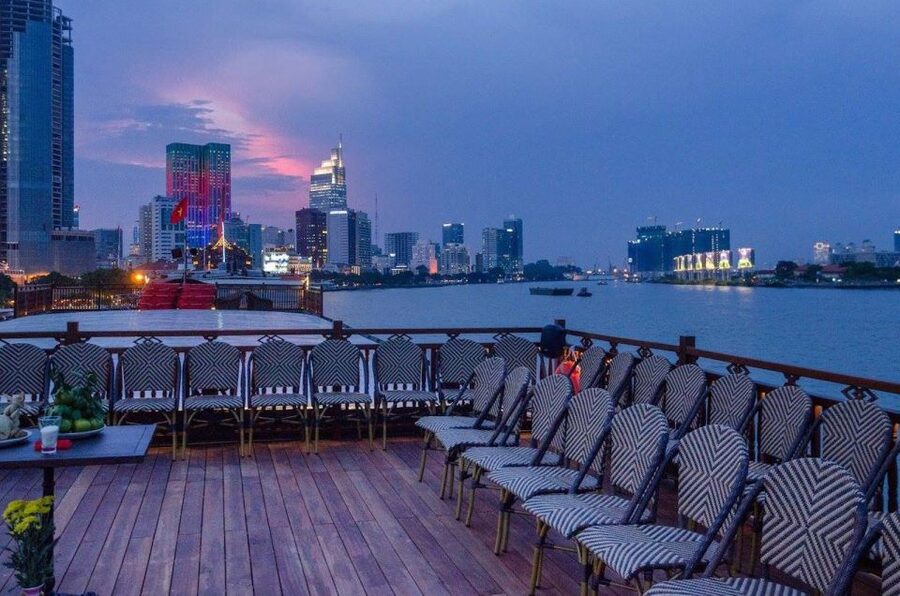 Private Jeep Tour Saigon by Night & Cruise Dinner with Music - Tips to get the most out of your night in Saigon