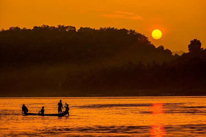 PRIVATE Luxury Sunset Mekong Afternoon trip from HCM city - Entering the Tiền River Delta: why this sunset cruise works