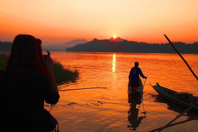 PRIVATE Luxury Sunset Mekong Afternoon trip from HCM city - Dinner on the river: when to eat so the sunset still wins