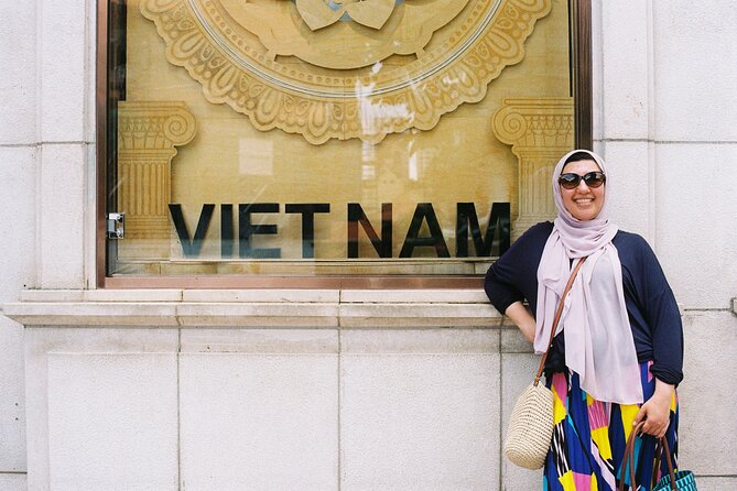 Private Photography Tour & Ho Chi Minh City Exploration By Local - Ben Thanh meetup: why this start makes the whole tour easier