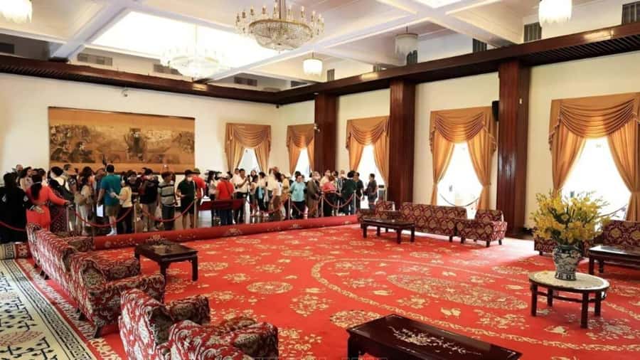 Private Saigon Highlights Tour by Car – Flexible Half Day - Notre-Dame Cathedral and Saigon Central Post Office: French Icons, Side by Side