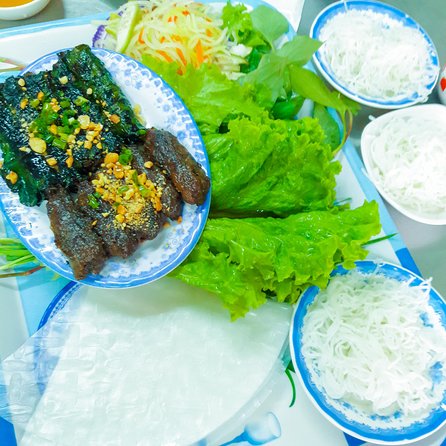 Private Street Food Evening Walking Tour in Ho Chi Minh City - Dessert and street-moment extras: ice cream and flowers