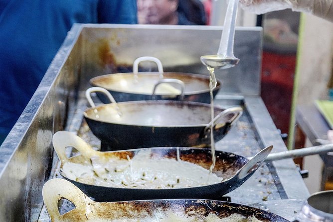 Private Street Food Tour by Scooter in Ho Chi Minh City - Stop 2: Nguyen Thien Thuat Apartment Buildings—seeing life as it happens