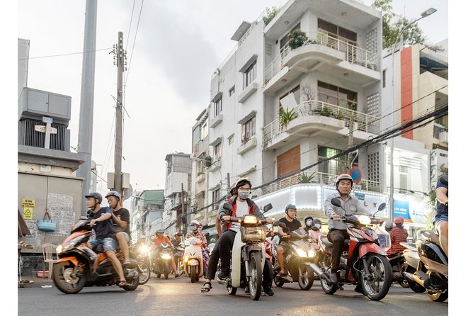Private Street Food Tour by Scooter in Ho Chi Minh City - Evening food + a local pub moment: when the tour becomes social