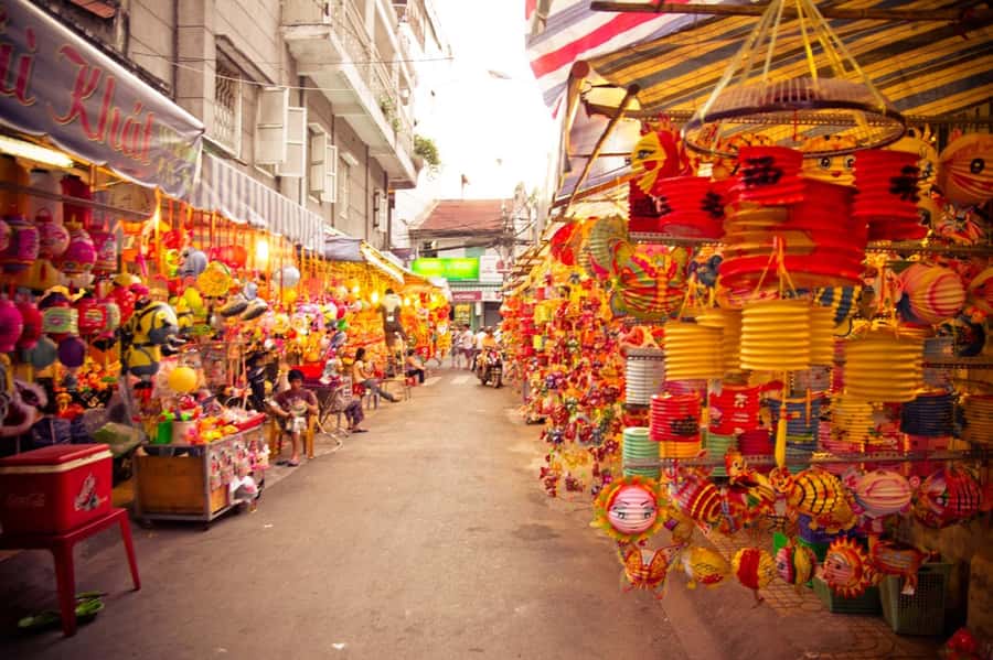 Private Tour: Visit 5 Districts In Ho Chi Minh By Motorbike - District 3: Thich Quang Duc Monument, Old Buildings, and Nguyen Thien Thuat Apartments