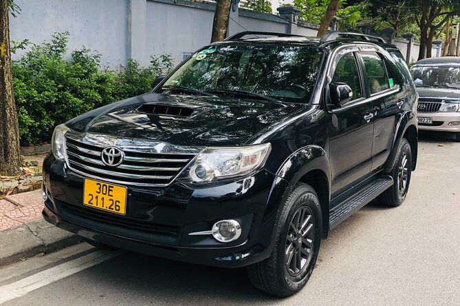 Private transfer Tan Son Nhat airport - Hotels in Ho Chi Minh - Finding your driver: Column 10 and your name sign