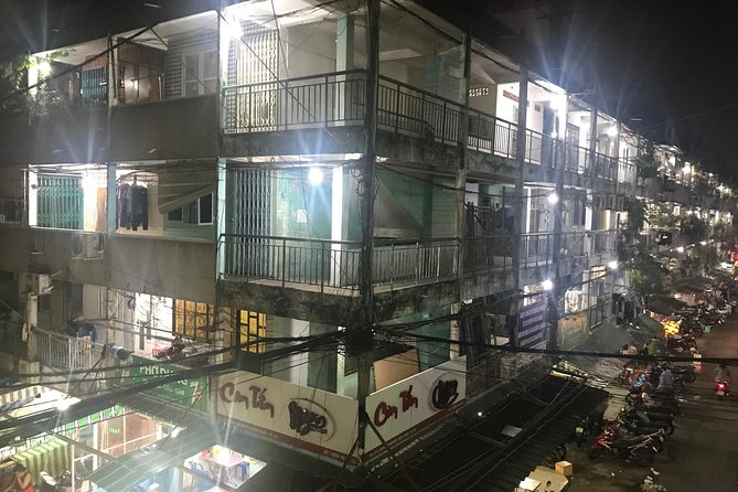 Private Walking Saigon Food Tour by Night - Getting picked up and the taxi hop to Nguyen Thien Thuat Street