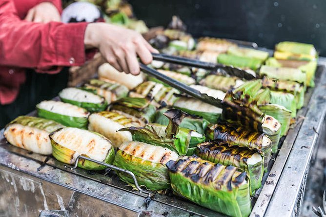PRIVATE Walking STREET FOOD with GIRLPOWER locals - A 6:00 pm street-food plan built around eating, not wandering