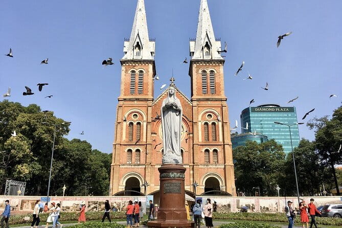 Sai Gon City Tour and Dinner On Cruise Half Day - Central Post Office: A Quick Stop With Big Photo Payoff