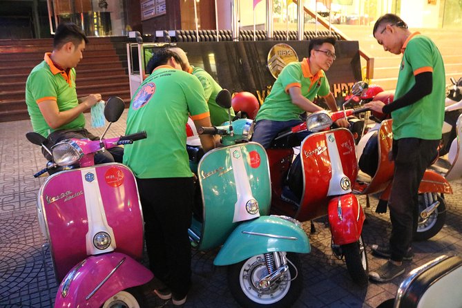 Saigon After Dark Vespa Street Food Tour + Live Music 4 hours - Stop 4: ice cream, then live music bar time with your drink