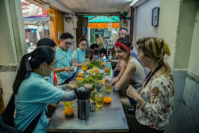 Saigon After Dark With Seafood, Beer & Live Music Bar - Stop 1: Bun Bò Xưa and the Bun Bo Start You Can Count On