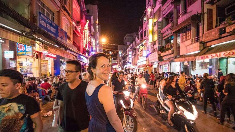 Saigon at Sunset: Ultimate Street Food Experience - Chua Ba Thien Hau Temple: a cultural pause without breaking your hunger
