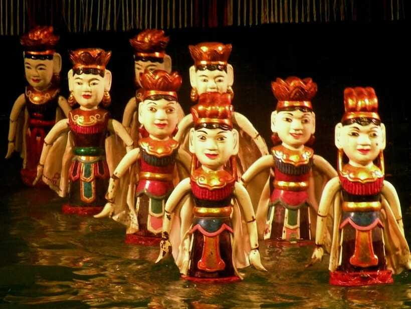 Saigon by Night: Traditional Dinner Cruise - Port time, photos, and boarding the Bach Dang River dinner cruise