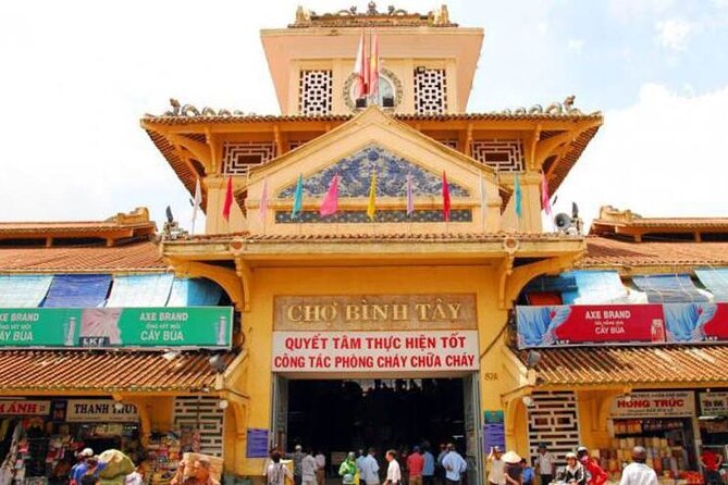 Saigon City One Day Discover By Cyclo Ride Private Tour With Guide - Emperor Jade Pagoda: Chinatown faith and a quick cultural read