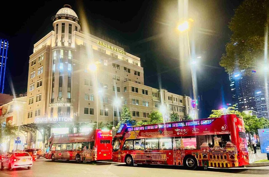 Saigon: City Sightseeing 45-Minute Panoramic Night Tour - Double-decker comfort: where to sit and how to handle the weather