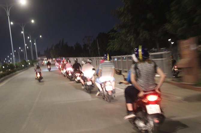 Saigon Dinner Cruise with Live Music Ho Chi Minh– Group Tour - Bach Dang Pier and the 6pm Rhythm That Makes or Breaks the Night