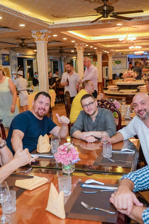 Saigon Dinner On Cruise Tour With Private Table - Entering the dinner: private-table meal and the atmosphere