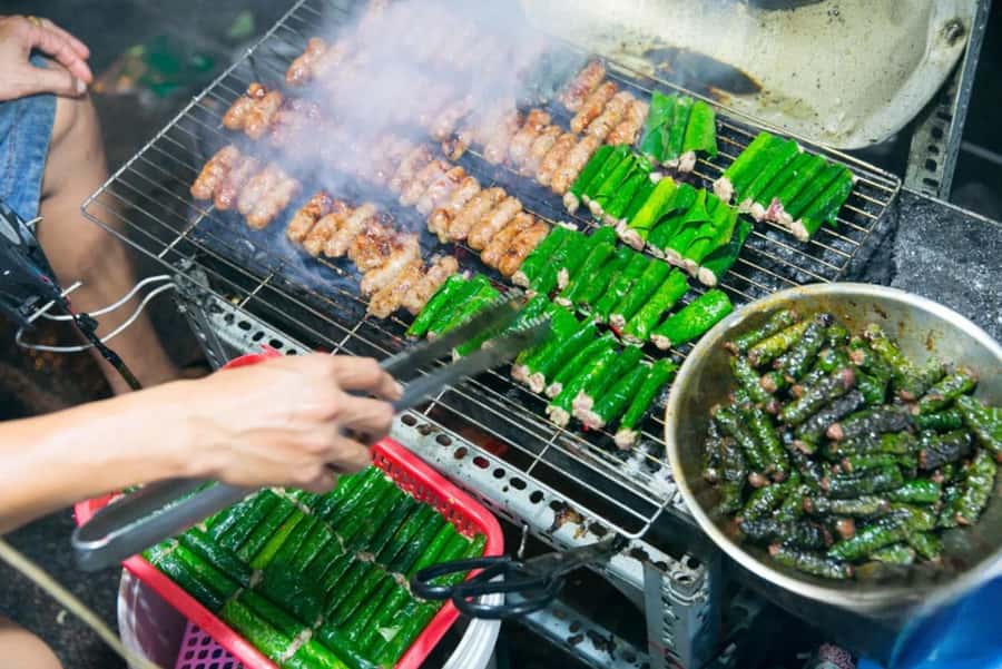 Saigon: Michelin Guide Food Tour with Ao Dai Female Riders - Guides, language, and why the explanations matter