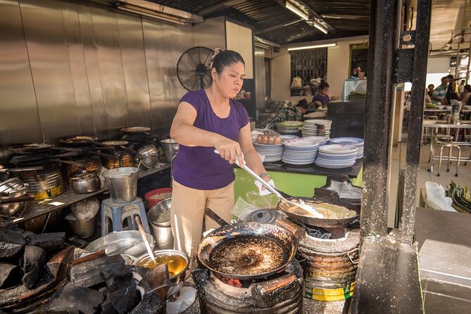 Saigon Night Bites on Foot: Local Vendors, Stories & Sweet Finish - Chùa Bà Thiên Hậu: history you can feel while you walk