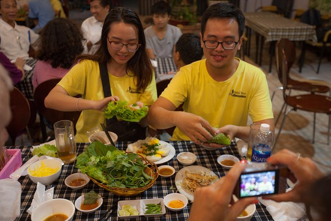Saigon Night Street Food and City Tour on Scooter - Stop 5 Vietnamese desserts: sweet finish without dragging on