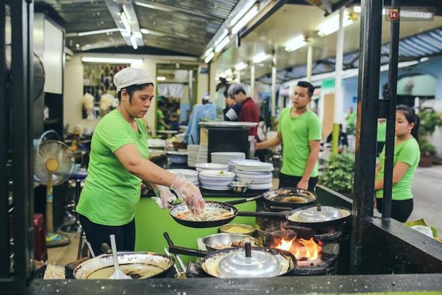 Saigon: Private Food Tour Discovery & City Tour by Jeep - The 6:00 p.m. start: hotel pickup to banh xeo