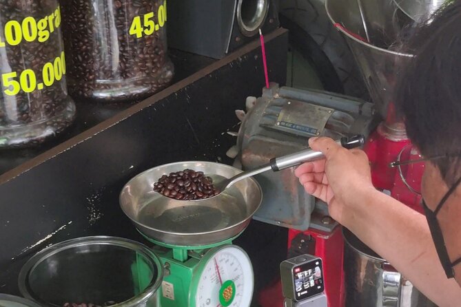 Saigon Private/Small Group Walking Food Tour with 13 Tastings - What 13 Tastings Really Means for Value and Appetite