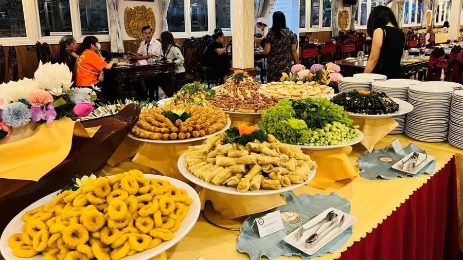 Saigon River Dinner on Cruise with Buffet and live music - Night Views From the Saigon River