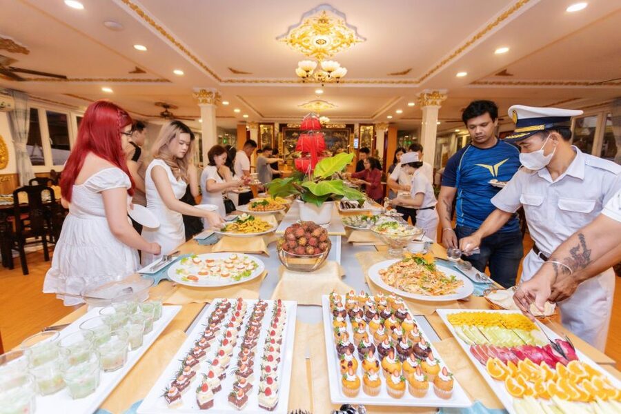 Saigon River Dinner on Cruise with Buffet and live music - Getting There and Back With A/C Pickup