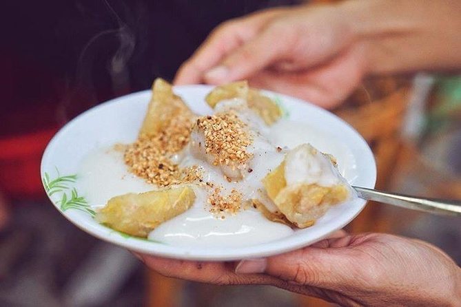 Saigon's Hidden Flavors - Private Street Food Walk with Local Students - Meeting up: taxis, nighttime alleys, and getting your bearings