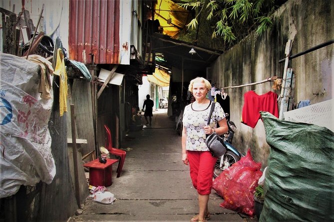Saigon Slum tour, Chillspots tour by scooter | Female driver - The food moment: charity stall stops and coffee breaks