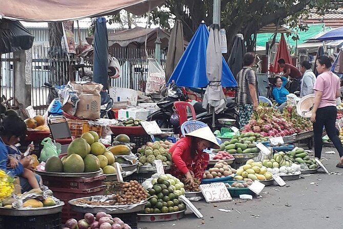 Small-group Saigon City Tour: 3-Hour Cyclo Ride to Hidden Stories - Hotel Pickup in Districts 1, 3, and 5 (How to avoid losing time)