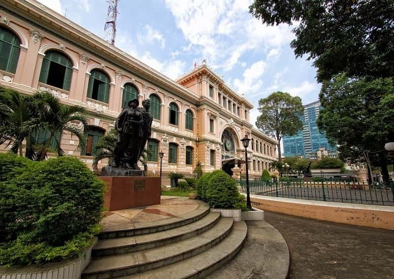 Small Group Tour: Ho Chi Minh City and Cu Chi Tunnels - Starting in District 1: the 08:00 meeting point and how to handle the day