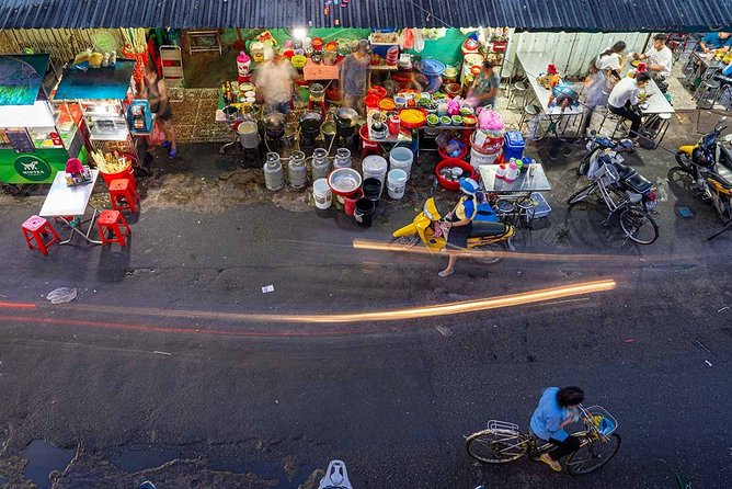 Sundown in the Colony Photo Tour - Stop 1: Nguyen Thien Thuat apartment buildings and the art of stairwell angles