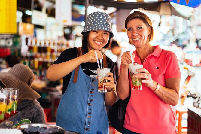 The 10 Tastings of Ho Chi Minh City With Locals: Private Street Food Tour - Bánh mì at Tao Dan Park and sugar cane juice near Reunification Palace