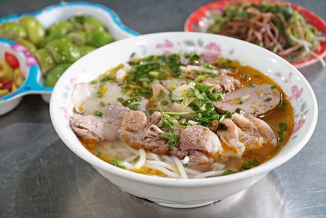 The Unique Ao Dai Street Food Tour By Scooter - Stop 2: Le Van Tam Park and papaya salad with black jerky beef (30 minutes, admission included)