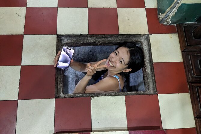 Three Coolest Neighborhoods in Saigon - Stop 1: Xom Chieu Market and District 4’s Tight Alley Maze