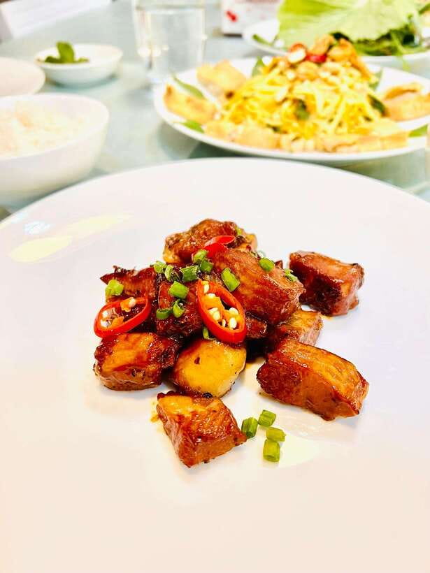 Top Home Cooking Class with Stunning River View AC Kitchen - The AC river view kitchen changes how you cook