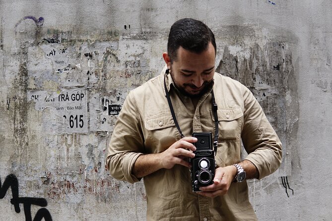 Using Medium Format film camera to discover Saigon - Alley Markets and a Hidden Old Apartment: Shooting on Foot