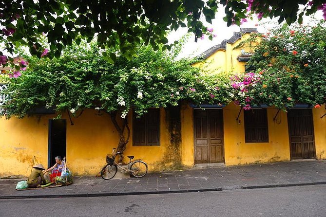 Vietnam Tour from the South to the North in 10 Days 9 Nights - Ha Long Bay: one night on the water, caves, and sea sounds