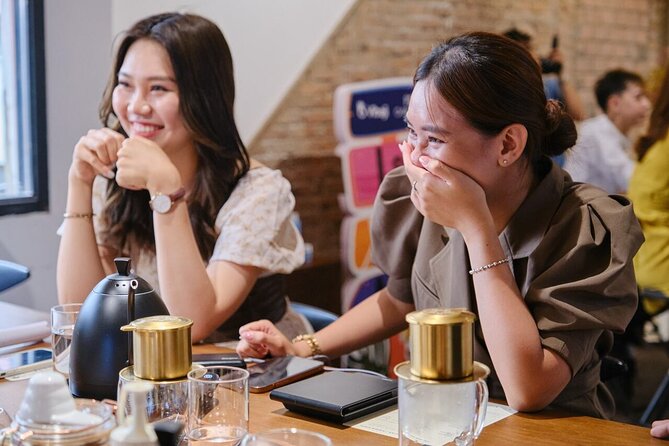 Vietnamese Coffee & Culture Exploration in Hồ Chí Minh City - Brewing two Lacàph blends: where the lesson becomes real