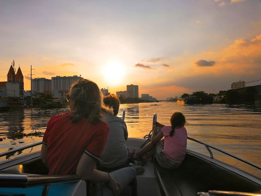 VIP Tour Enjoy Romantic Sunset by Speed Boat Free Cocktail - Add a gift or proposal setup for your lover