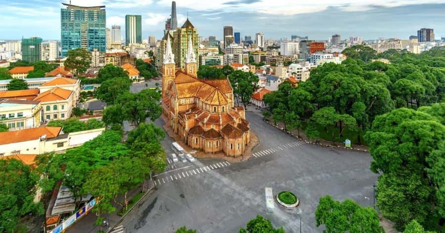 Visit 5 Districts & The Hidden Gems In Saigon By Motorbike - Districts 5 and 6: Saigon’s Chinatown streets, markets, and On Lang Pagoda