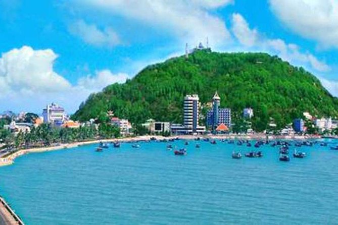 Vung Tau City Private Tour Full Day - Gành Hào seafood restaurant: a famous buffet stop, with stomach-savvy advice