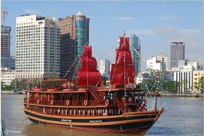 Water Puppet Show And Dinner Cruise On Saigon River Private Tour - Golden Dragon Water Puppet Theater: making the most of 45 minutes
